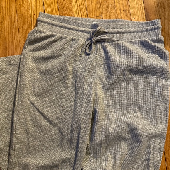Aritzia Sunday Best waffle pants - Picture 1 of 4